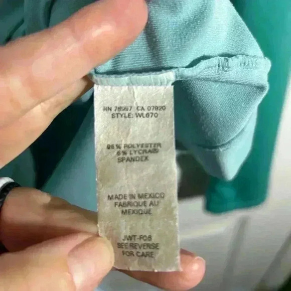 Brooks women’s medium thermal long sleeve. Teal/light blue. Layering. Running. - Picture 7 of 8